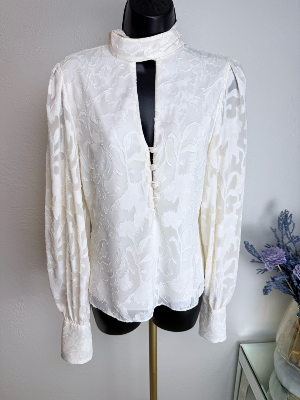 Alexis Julita Ivory Floral Fil Coupé Tie Neck Blouse - NWT Size M